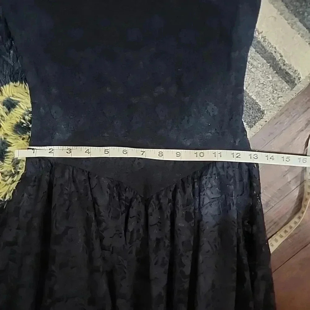 SCARLETT's Vintage 80s Lace Gothic Witchy Grunge Dress - Picture 9 of 13